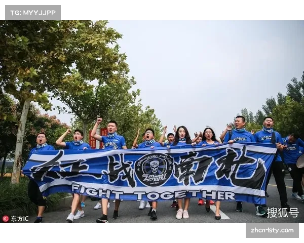 重伤四个月后南野拓实现身摩纳哥主场，球迷齐声高呼-等你-